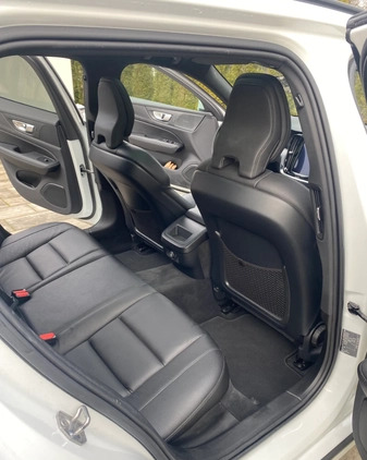 Volvo V60 cena 75800 przebieg: 118000, rok produkcji 2018 z Mielec małe 352